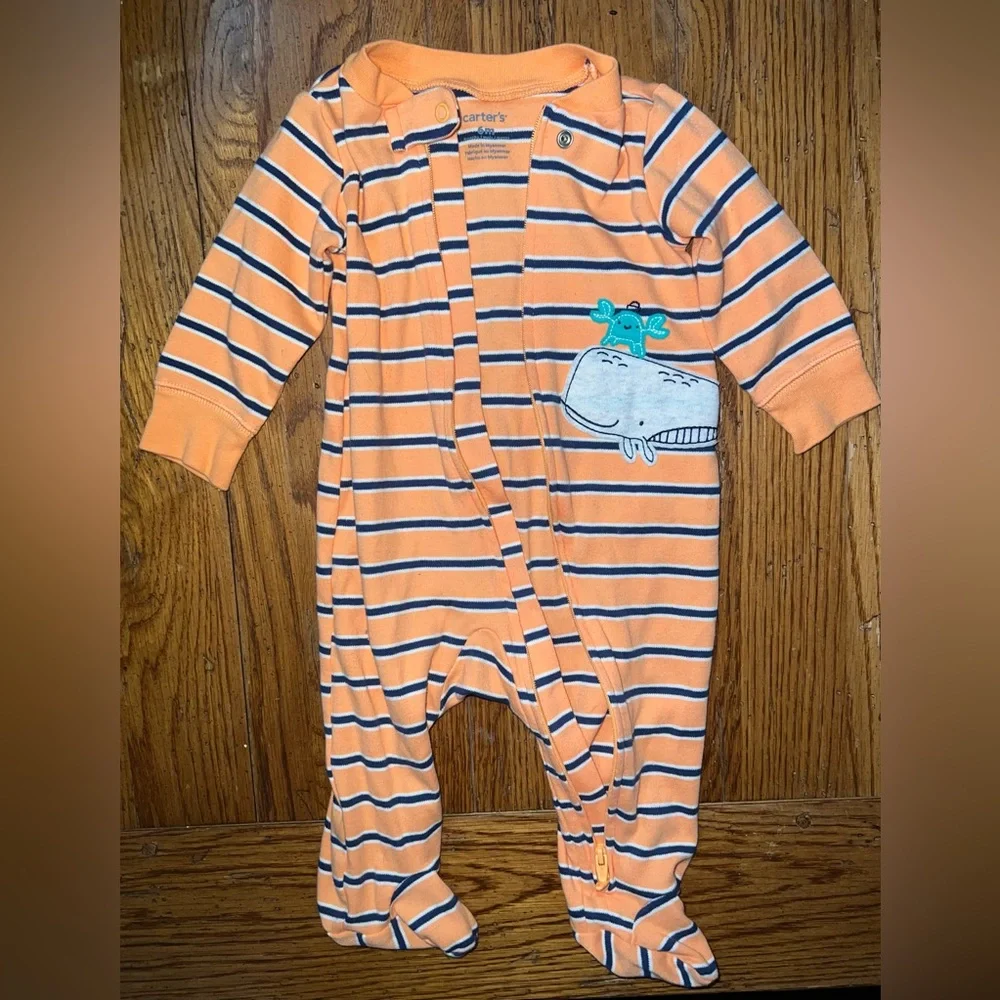 EC- 2 FOR 1 Baby Pajamas! 1 Footie & 1 Bodysuit! Size 6 Months.